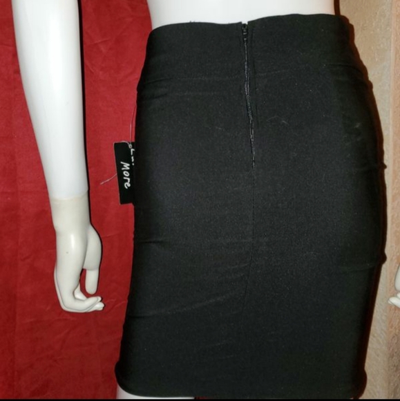 Black mini skirt - Picture 2 of 2